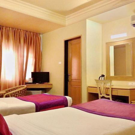 Capital O 333 Hotel Crystal Homes Бангалор Экстерьер фото