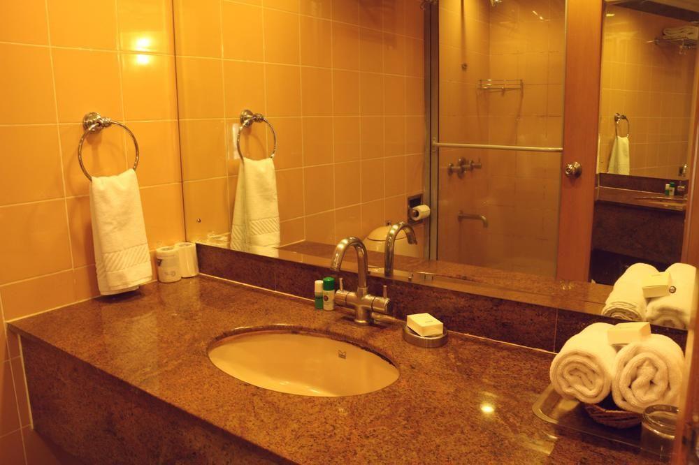 Capital O 333 Hotel Crystal Homes Бангалор Экстерьер фото